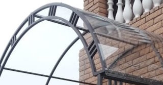 Кованные навесы над крыльцом дома в Боровичах - купить по цене от 2076 руб