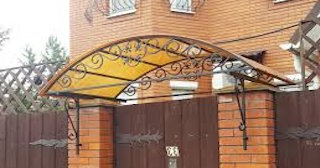 Навесы над калиткой - монтаж в Боровичах от НавесыБрв | от 1765 рублей